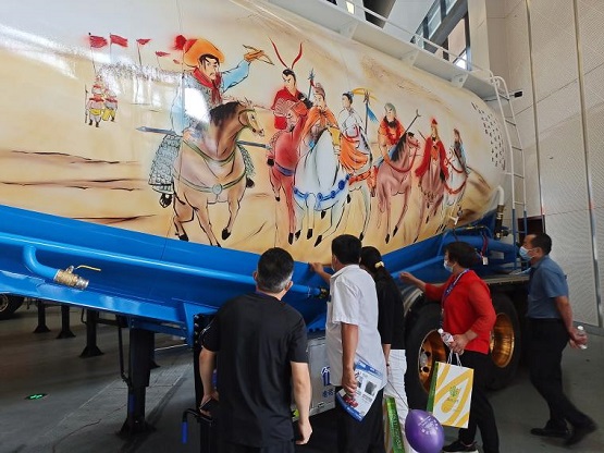 第十七屆中國(guó)（梁山）專(zhuān)用汽車(chē)展，輪胎接地氣、涂料更精彩
