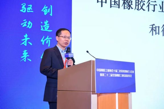 中橡協(xié)副會長兼秘書長雷昌純