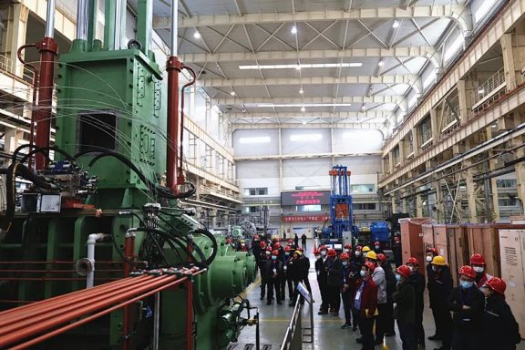XMN-580+XMN-1000串聯(lián)密煉機和國內首臺套650L密煉機等新產品創(chuàng)新研發(fā)成果