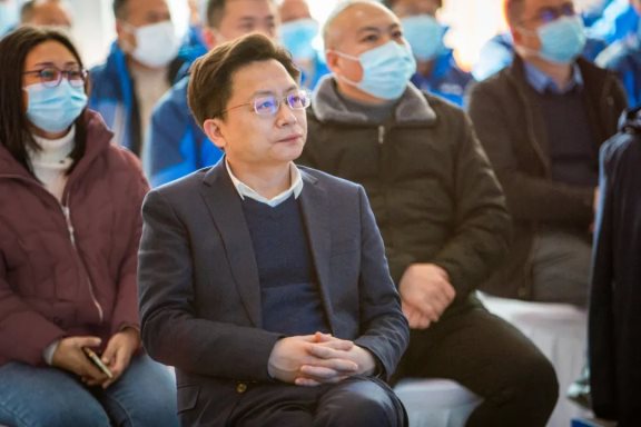 荊門高新區(qū)黨工委副書記、管委會常務副主任、掇刀區(qū)委副書記、區(qū)長王瑋