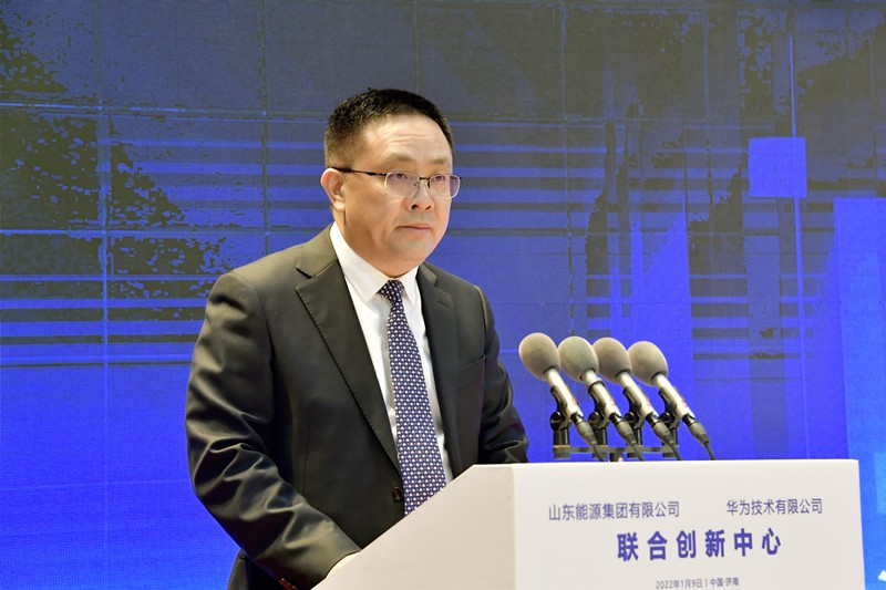 　張寶才主持座談會