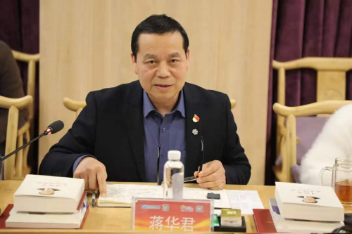 　遠東控股集團黨委副書記、遠東股份副董事長兼首席執(zhí)行官蔣華君
