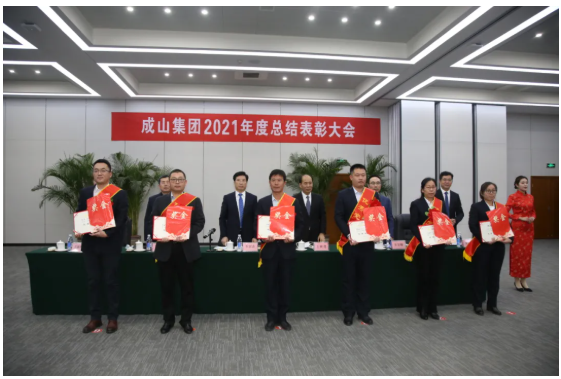 會議還對先進(jìn)集體、個人，以及優(yōu)秀黨務(wù)工作者、優(yōu)秀黨員，進(jìn)行了表彰。