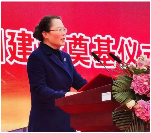 　王荔表示，在輪胎界，該項目將實現(xiàn)高質(zhì)、低耗、綠色高科技新型產(chǎn)業(yè)的目標。