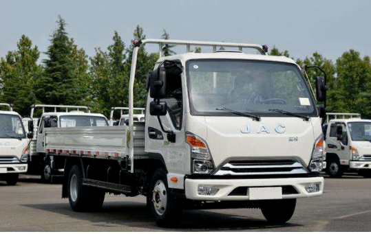 新規(guī)可能會(huì)為未來的小貨車輪胎市場帶來加速小貨車輪胎市場的規(guī)范化建設(shè)、或增加主機(jī)廠商的輪胎采購、公路貨運(yùn)輕量化，輪胎更換周期延長、消費(fèi)者偏好或發(fā)生轉(zhuǎn)變等變化。