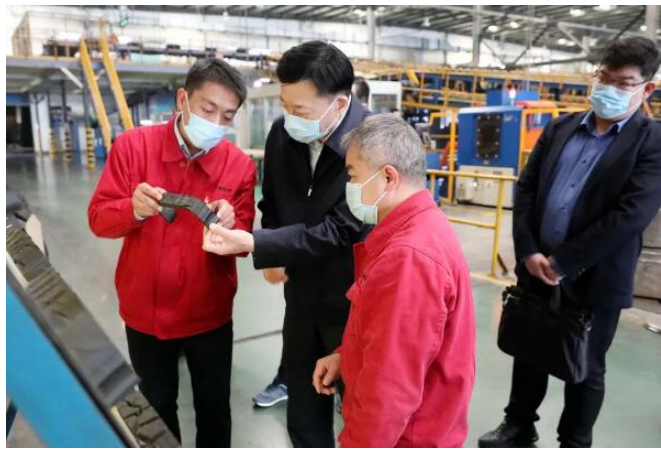 侯宇剛對豐源輪胎新班子調(diào)整以來的各項工作，給予肯定。