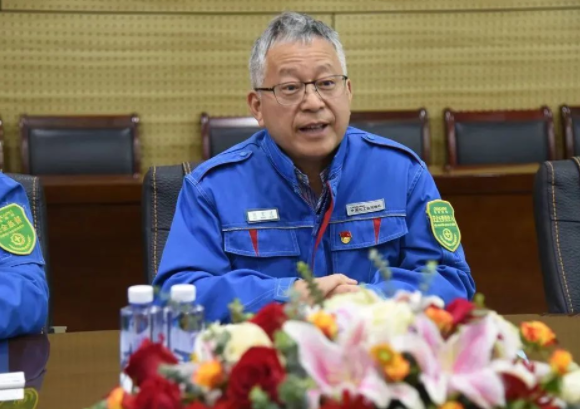 益陽橡機(jī)黨委書記、董事長、總經(jīng)理姚宏建在簽約儀式上致辭