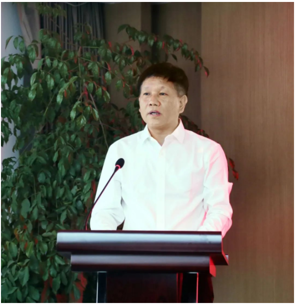 王定杰董事長(zhǎng)在致辭中指出，物產(chǎn)中大歐泰有限公司與浙江天輪供應(yīng)鏈管理有限公司有著相同的地域文化、成長(zhǎng)背景、內(nèi)在基因、產(chǎn)業(yè)思維和發(fā)展愿景