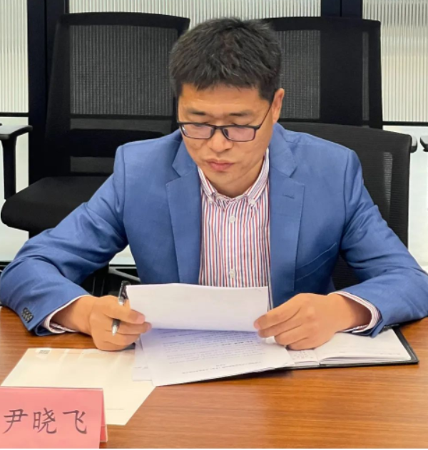 中國飼料工業(yè)協(xié)會會員發(fā)展部部長尹曉飛匯報(bào)籌備組工作