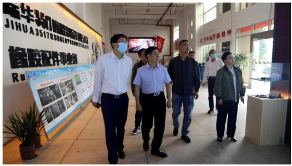 際華橡膠工業(yè)有限公司是國內(nèi)唯一一家天然橡膠行業(yè)全產(chǎn)業(yè)鏈運(yùn)營、全流程運(yùn)作的企業(yè)。
