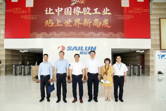 領(lǐng)導(dǎo)到訪國橡中心，鼓勵為青島市的高質(zhì)量發(fā)展注入創(chuàng)新活力