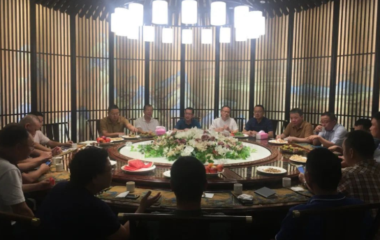 召開大中型飼料生產(chǎn)企業(yè)負(fù)責(zé)人座談會
