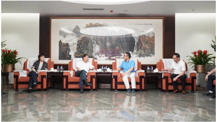 考察組對(duì)東方雨虹在科技創(chuàng)新、可持續(xù)發(fā)展方面給予充分肯定。