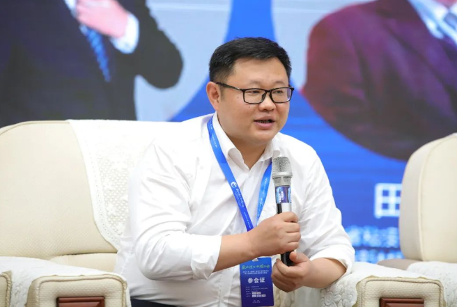 江蘇省涂料行業(yè)協(xié)會輪值會長、蘇州吉人新材料股份有限公司董事長吉富華