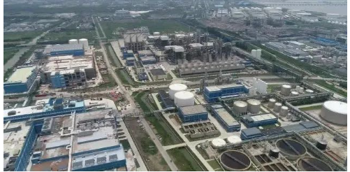 韓泰輪胎目前在中國(guó)有三家工廠，分別是江蘇工廠、嘉興工廠、重慶工廠