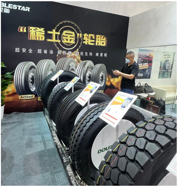 超耐磨，F(xiàn)ZW技術(shù)及超耐磨配方應(yīng)用，減少輪胎變形量，接地更均勻，實現(xiàn)輪胎超耐磨;