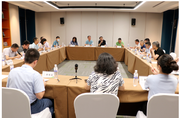 來自骨架材料行業(yè)及上下游輪胎企業(yè)、膠管膠帶企業(yè)、橡膠制品企業(yè)、大專院校、科研院所的相關(guān)人員，共計約110多人參加了本次研討會。