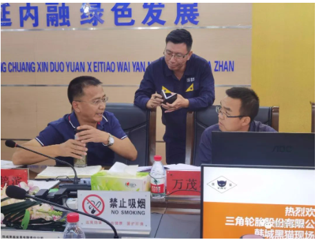 三角輪胎公司聽取了韓城黑貓產(chǎn)能、人員、工藝、設(shè)備及發(fā)展歷程等方面的介紹