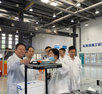 王耀一行受浪潮集團執(zhí)行總裁、總工程師、浪潮云董事長、浪潮工業(yè)互聯(lián)網(wǎng)董事長肖雪邀請，來到浪潮集團進行參觀、座談