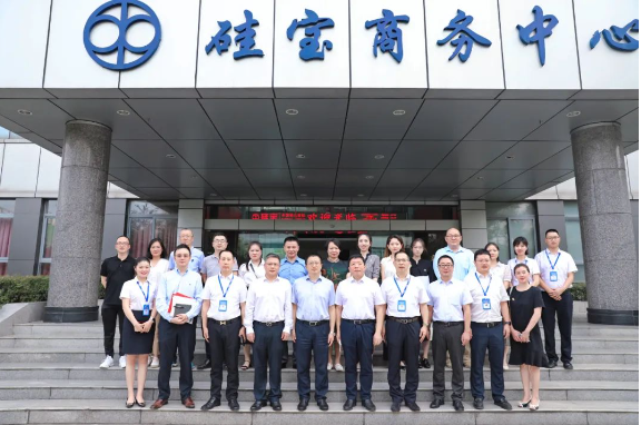 中國上市公司協(xié)會黨委書記柳磊一行蒞臨硅寶科技調研 中國上市公司協(xié)會黨委書記柳磊一行蒞臨硅寶科技調研