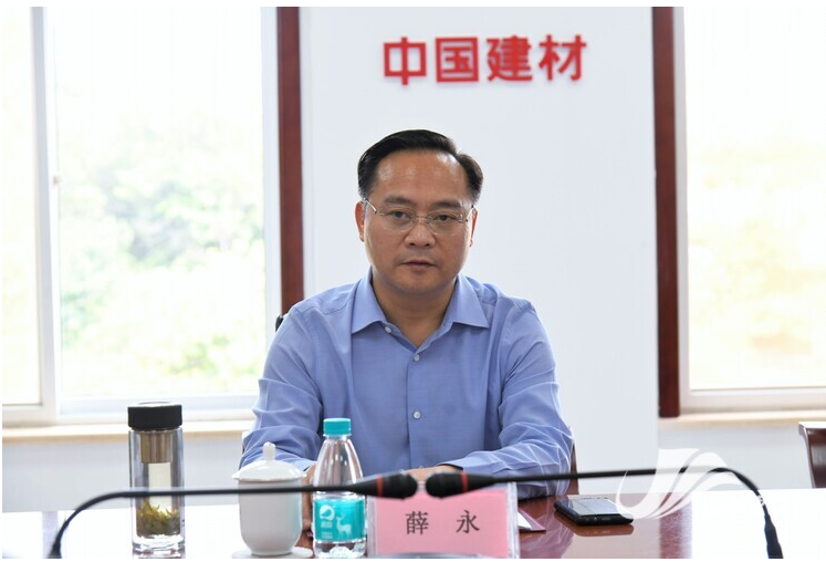 薛永鼓勵(lì)企業(yè)抓住市場(chǎng)機(jī)遇，抓好生產(chǎn)經(jīng)營(yíng)，快馬加鞭、只爭(zhēng)朝夕，加快發(fā)展壯大。同時(shí)，針對(duì)外地貨物運(yùn)輸車(chē)輛，要嚴(yán)格落實(shí)疫情防控各項(xiàng)措施，確保生產(chǎn)安全穩(wěn)定。屬地及有關(guān)部門(mén)要做好項(xiàng)目跟蹤服務(wù)，全力推動(dòng)項(xiàng)目二期早建成早投產(chǎn)早達(dá)效。