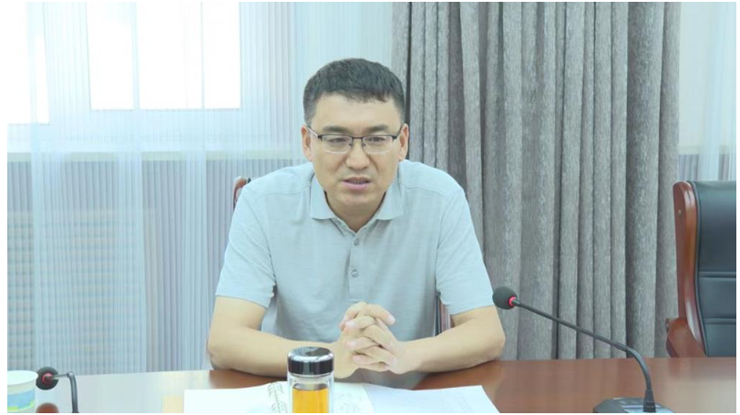 乳膠制品產(chǎn)業(yè)基地項目負責人就園區(qū)基本情況和目前建設(shè)進度進行介紹。山東正豐貿(mào)易、山西諾辰等公司就地企合作、產(chǎn)業(yè)發(fā)展進行交流。