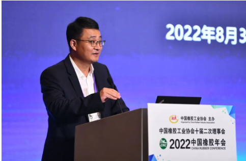 軟控董事長兼總裁官炳政表示，未來制造業(yè)的發(fā)展，軟件和平臺的作用將越發(fā)突顯，裝備是骨架，軟件是靈魂，而搭建起上下游互聯(lián)互通的平臺才能大踏步攜手共贏。此次發(fā)布的單機硬件、工業(yè)軟件以及行業(yè)平臺等新產(chǎn)品，其背后的思考也是基于這一邏輯，希望我們的努力、嘗試和探索，能為行業(yè)的發(fā)展尋得更多的可能。