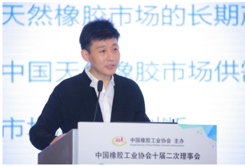 　張元鴻介紹稱，全球天然橡膠供需長期處于均衡區(qū)間，庫存變量沒有較大起伏。