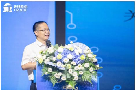 中國橡膠工業(yè)協(xié)會(huì)副會(huì)長雷昌純致辭