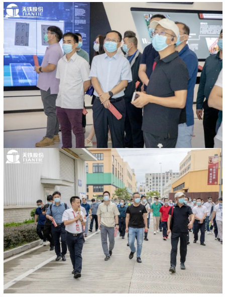9月3日上午，在會(huì)議安排下，百余位與會(huì)嘉賓到天鐵股份橡膠產(chǎn)業(yè)園區(qū)參觀交流。