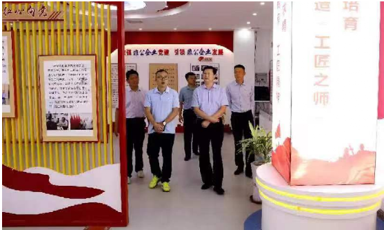 9月7日開(kāi)封市中級(jí)人民法院黨組成員、副院長(zhǎng)王劍，尉氏縣人民法院黨組書(shū)記、院長(zhǎng)王學(xué)慶帶領(lǐng)有關(guān)人員到金久龍實(shí)業(yè)有限公司開(kāi)展萬(wàn)人助萬(wàn)企活動(dòng)。