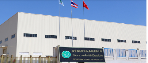 　金世緣踐行“一帶一路”倡議，積極“走出去”全球化布局，在原料來源地泰國羅勇府建設了占地4.5萬多平方米的生產(chǎn)基地。
