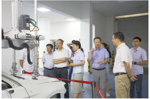 寧波市科技局黨組成員、副局長(zhǎng)陳善福蒞臨建新考察調(diào)研，寧波市科技局平臺(tái)合作處處長(zhǎng)陳靈麗，市場(chǎng)監(jiān)督管理局知識(shí)產(chǎn)權(quán)發(fā)展處副處長(zhǎng)金燕，生產(chǎn)力促進(jìn)中心主任林宏權(quán)，寧?？h科技局局長(zhǎng)應(yīng)利勇等一行陪同調(diào)研。建新總裁趙肇豐，黨總支書記、工會(huì)主席陳春學(xué)等接待來(lái)訪領(lǐng)導(dǎo)一行。