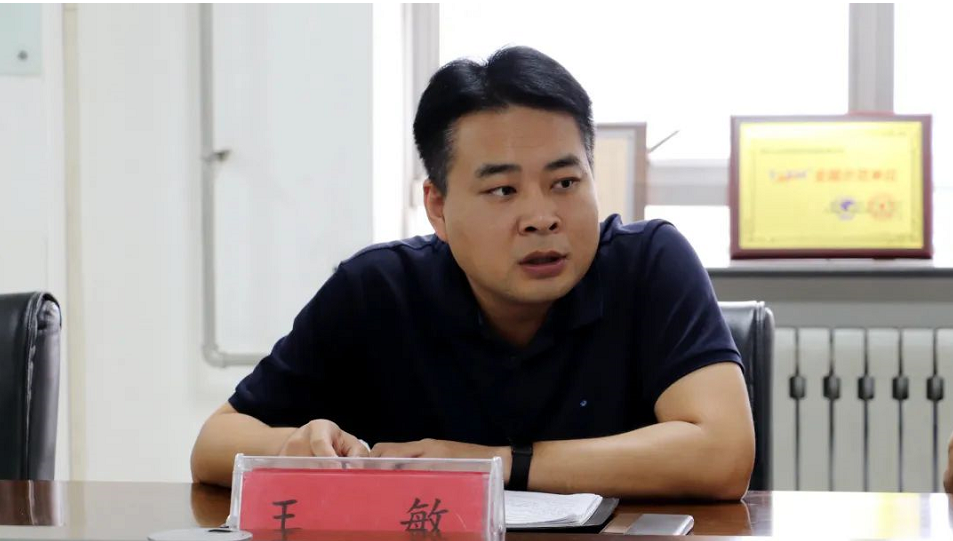 　王敏董事長在講話中指出，當前，新冠肺炎疫情持續(xù)蔓延、全球經(jīng)濟和金融市場持續(xù)動蕩，公司堅持穩(wěn)中求進總基調(diào)，準確識變、科學(xué)應(yīng)變、主動求變，積極研判戰(zhàn)略環(huán)境和行業(yè)形勢，聚焦產(chǎn)供銷后勤各戰(zhàn)略板塊，推動戰(zhàn)略實施，夯實企業(yè)高質(zhì)量發(fā)展基礎(chǔ)，在動蕩的市場環(huán)境中實現(xiàn)了穩(wěn)健發(fā)展。