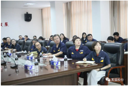 此次培訓(xùn)旨在改變員工的思想觀念、工作方式和行為習(xí)慣，從而提高工作效率。公司推進(jìn)信息化進(jìn)一步升級(jí)，梳理公司管理流程，明確管理職責(zé)，使員工的工作由繁至簡(jiǎn)，促進(jìn)企業(yè)管理水平更上一個(gè)臺(tái)階。
