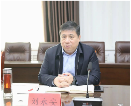 　同時，八億橡膠董事長也由許守亮變更為紀(jì)玉華，據(jù)悉，紀(jì)玉華之前為八億橡膠副總經(jīng)理，宋二華也同樣曾擔(dān)任豐源輪胎公司副總經(jīng)理。