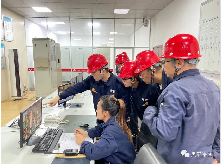 為貫徹落實集團2022年第三季度安全生產(chǎn)委員會會議精神，確保各項安全措施落到實處，10月14日，由集團工程技術(shù)中心牽頭，會同黑貓股份、景焦能源公司、監(jiān)理方成員共同組成工程施工安全檢查組，對在建工程項目進行全面且不留死角的安全隱患大檢查。