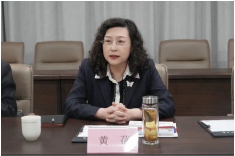 濟南產(chǎn)業(yè)發(fā)展投資集團黨委書記、 董事長黃蓓表示對華凌有了更深入的了解，并對華凌的發(fā)展表示了認(rèn)可，期待雙方未來的合作。