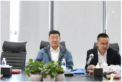 鄒哲賢及各位專家肯定了時代新材的工作，并圍繞中國中車數字化轉型的目的、方向、目標、原則、推進策略等進行指示，他強調要堅持：戰(zhàn)略統(tǒng)領、由上往下;數據貫通、標準統(tǒng)一;需求拉動、及時推進;急用先行、逐步覆蓋;數據驅動、平臺賦能的原則。