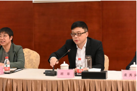 　通用股份董事長顧萃表示，面對輪胎行業(yè)現(xiàn)況，還是存在可提升空間，要根據(jù)宏觀經(jīng)濟變化設立大方向目標，部署雙向策略，有效推進后續(xù)合作。