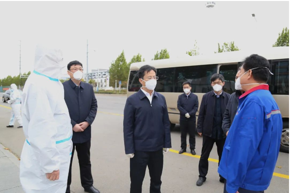 陳偉頌先后到稻莊鎮(zhèn)東杜村、樂(lè)安街道同和小區(qū)、山東興達(dá)鋼簾線有限公司、廣饒宏源熱力有限公司等地進(jìn)行實(shí)地查看