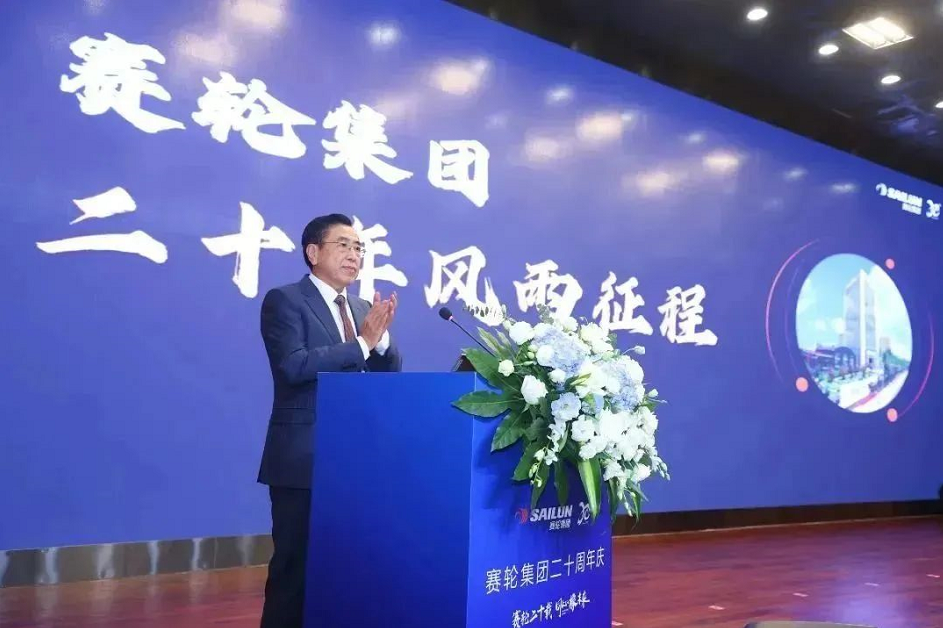 　袁仲雪同時，袁仲雪講述了每一個關(guān)鍵詞背后沉甸甸的故事。他強調(diào)，企業(yè)發(fā)展必須要緊跟時代步伐，融入國家戰(zhàn)略大局。未來，賽輪將加快實施創(chuàng)新驅(qū)動發(fā)展戰(zhàn)略，加強關(guān)鍵技術(shù)自主研發(fā)能力，加快實現(xiàn)高水平科技自立自強。