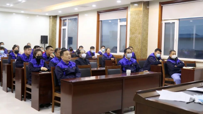 山東濱澳電線電纜有限公司召開了全體職工安全生產(chǎn)會(huì)議，濱澳線纜全體職工參加了會(huì)議。會(huì)議由濱澳線纜董事長(zhǎng)董桂光主持。