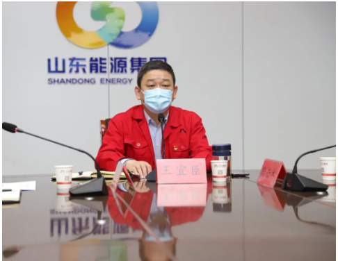 會(huì)議首先傳達(dá)了集團(tuán)公司兩次疫情防控會(huì)議精神和疫情防控明白紙，并就優(yōu)化和調(diào)整防控措施進(jìn)行了全面部署。