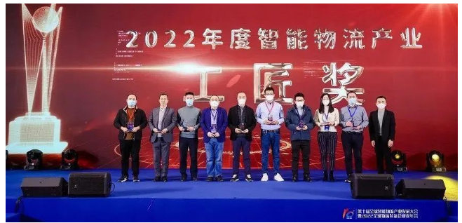 ，近年來(lái)，薩馳智能推出高端智能物流裝備、智能物流產(chǎn)線與智慧工廠整體解決方案和服務(wù)。他們可承接輪胎企業(yè)智能物流產(chǎn)線項(xiàng)目建設(shè)。