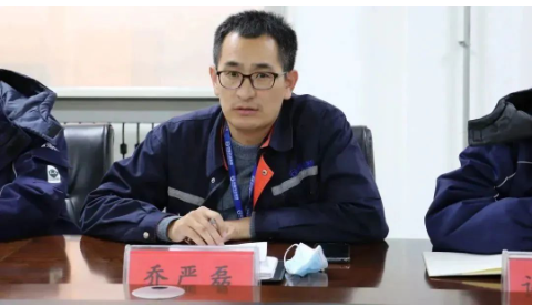 喬嚴磊經理代表集團精益研究院，對耐斯特炭黑公司作為集團精益管理先行試點、示范單位取得的系列成績給予了充分肯定，系統(tǒng)闡述了開展精益成本管理工作的意義，并對下一步精益體系攻堅年及精益成本相關工作提出了新的要求。
