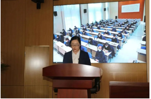曹蕾蕾：狹路相逢勇者勝，縱使千難萬險(xiǎn)，惟有砥礪前行才能破局。2023，我將繼續(xù)帶領(lǐng)團(tuán)隊(duì)不畏艱險(xiǎn)、敢攀高峰，丙烷采購(gòu)安全穩(wěn)定、降本增效;丙烯銷售“穩(wěn)”字當(dāng)頭，提升效益;聚丙烯銷售，鞏固與開發(fā)并重，做實(shí)、做細(xì)、做穩(wěn)。啟航2023，不被困難定義，不畏挑戰(zhàn)退縮，歷經(jīng)洗練之后才能強(qiáng)身健骨，砥礪奮發(fā)必將花開月明。