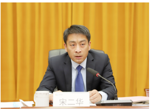 橡膠公司董事長、總經(jīng)理宋二華在會(huì)上指出，2022年，大事、難事、棘手事接踵而至，工作節(jié)奏快、頭緒多，公司總體工作穩(wěn)中有進(jìn)、趨勢向好。