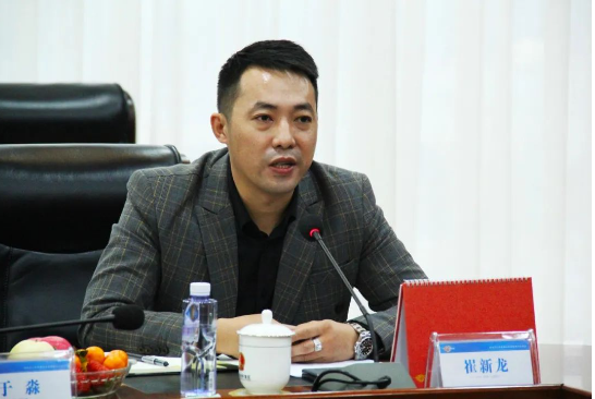 神州風火輪教育總裁、神州領航商學院院長崔新龍，談到2023年的工作規(guī)劃時指出，要進行高品質，創(chuàng)意化的輸出，增加培訓頻率，為招商工作打下夯實的基礎;品牌策劃多平臺升級，重點打造公司企業(yè)文化，更有效地助力市場的發(fā)展，增加公司在新媒體時代的團隊凝聚力和對外影響力。