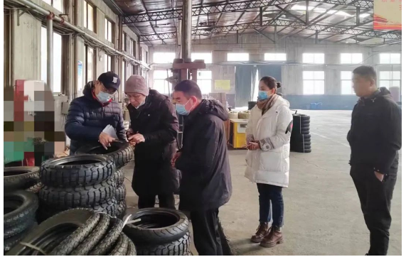 山東省莒南縣市場監(jiān)管局開展機(jī)動車輪胎強(qiáng)制性產(chǎn)品認(rèn)證專項(xiàng)監(jiān)督檢查 山東省莒南縣市場監(jiān)管局開展機(jī)動車輪胎強(qiáng)制性產(chǎn)品認(rèn)證專項(xiàng)監(jiān)督檢查